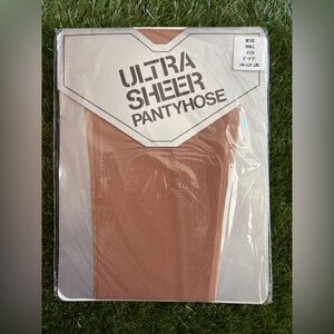 Vintage Arrowood Mills, Inc Ultra Sheer Pantyhose in Beige Size Small
